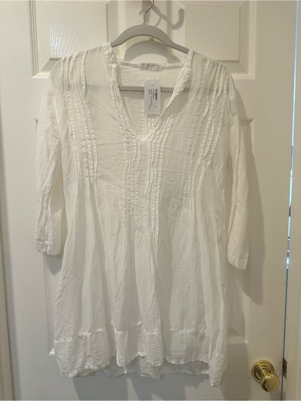 CP Shades White Pintuck V-Neck Tunic size S NWT.